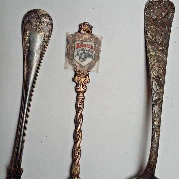 Vintage Lot Of 4 Silver Plated Spoons Need Cleaning 5" to 6" One Is 1847 Rogers - Picture 5 of 10